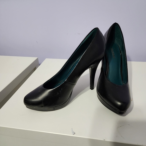 Pair of black heels - Picture 2 of 9